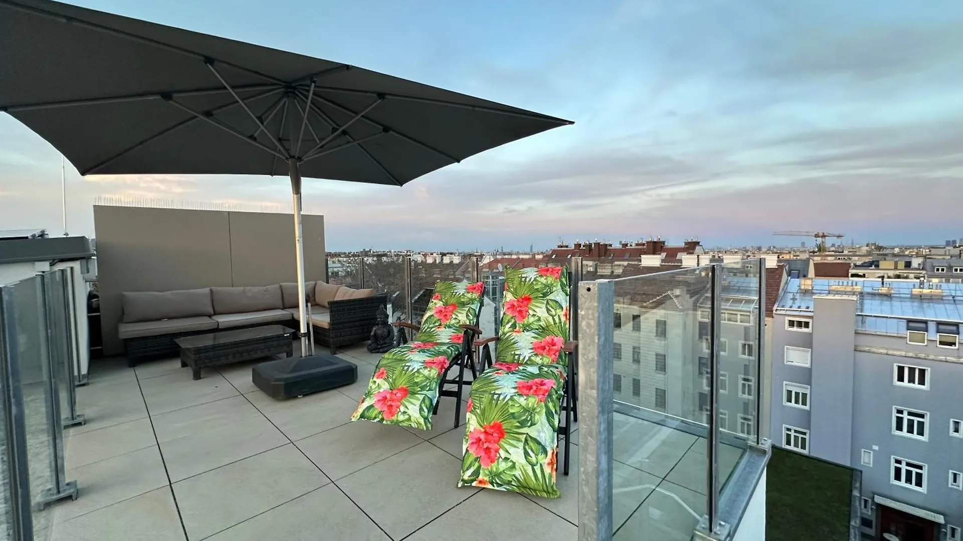 Wiener Schloss Wilhelminen Apartment 360° Views